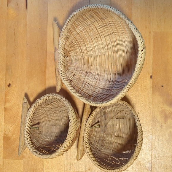 Woven Wicker Straw Baskets Wall Wooden Mount Set of Three Home Decor - Picture 3 of 11